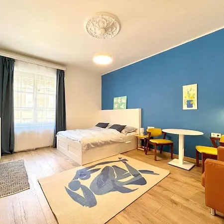 Апартаменты Stray Birds Fashion With 2ppl/wifi/ac