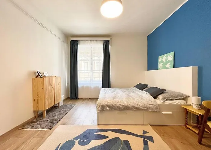 Stray Birds Fashion With 2ppl/wifi/ac Apartment *